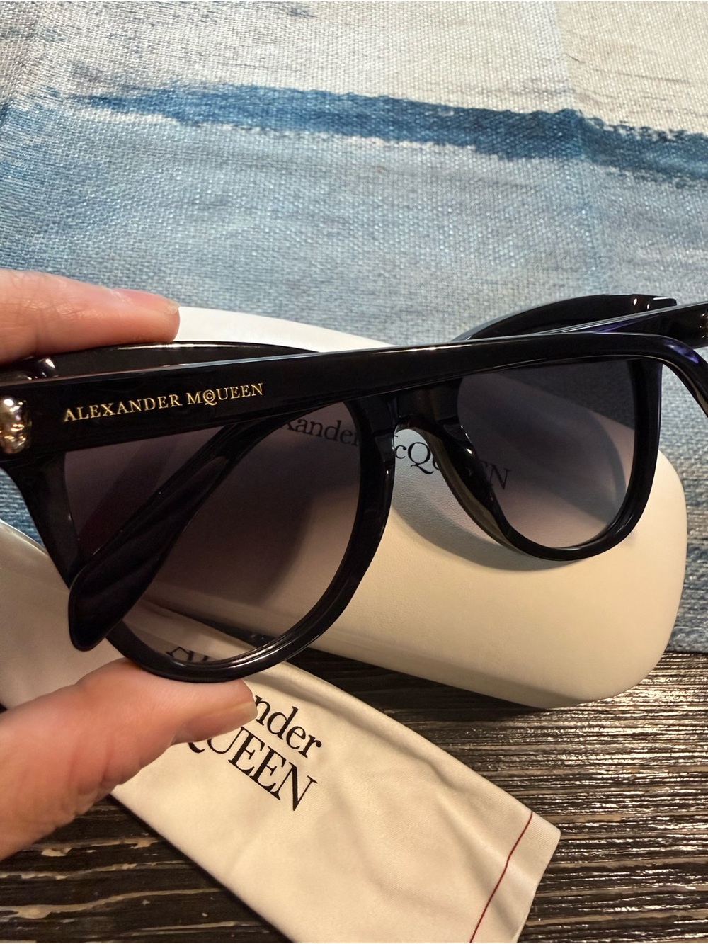 Alexander McQueen Black Cat-Eye Sunglasses with Gold Skull Detail - Picture 8 of 10